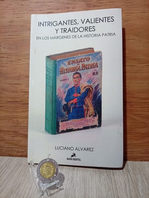 Libro "Intrigantes, Valientes y Traidores" de Luciano Álvarez