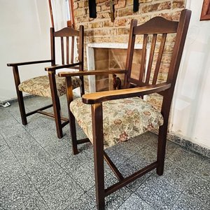Par de Sillones Antiguos de Madera Cerejeira con Brazos Tapizados en Gobelino - imagen 3