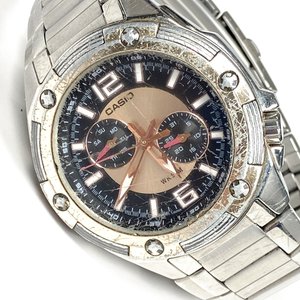 Reloj Casio Caballero Malla Metal Dorado y Negro - imagen 3