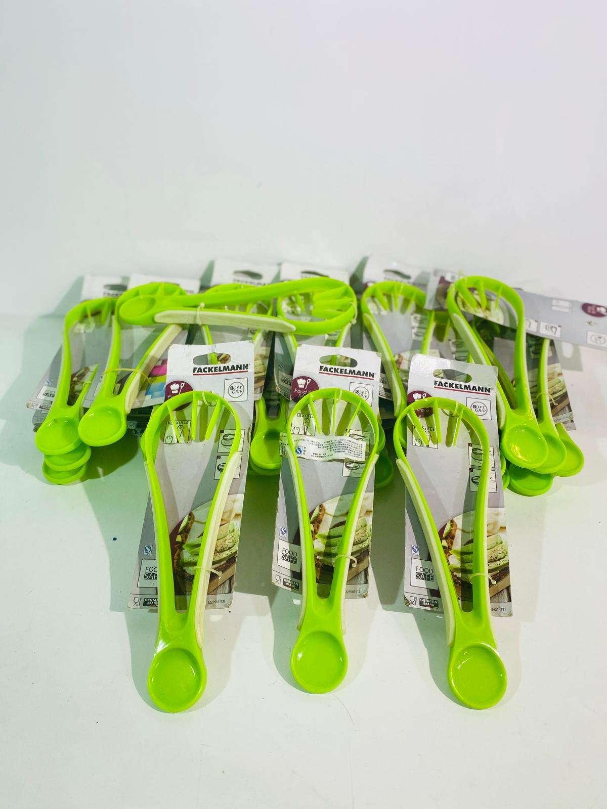 Item lote-x27-cortadores-de-palta-pvc-verde - Image 0