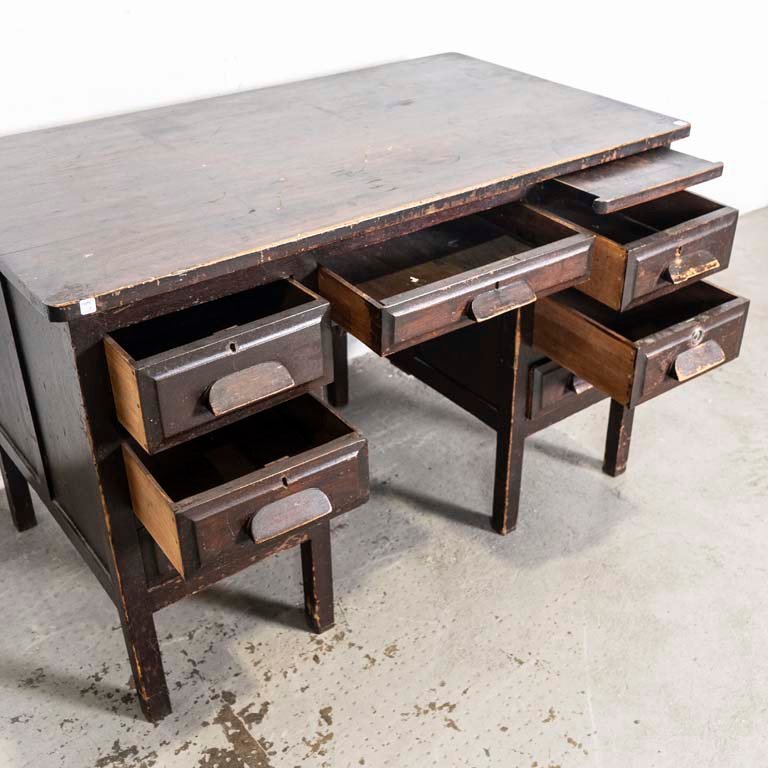 Escritorio de madera con seis cajones y dos tablas - imagen 3