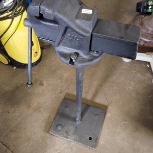 Morsa de Hierro Schulz 4.5" con Soporte - imagen 1