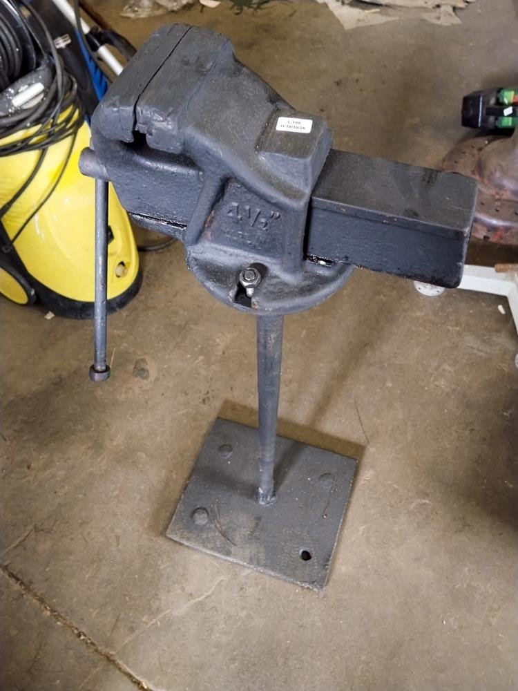 Morsa de Hierro Schulz 4.5" con Soporte