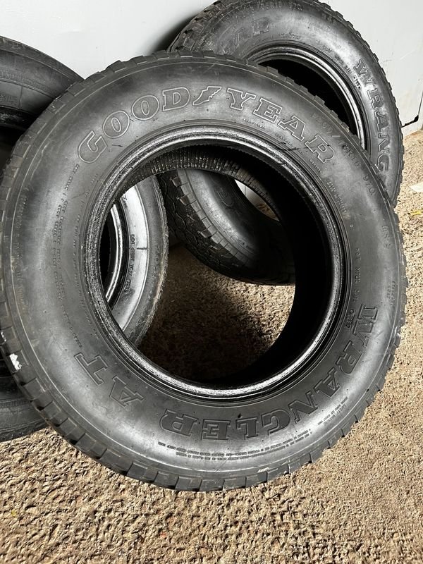 Llantas de Camioneta en Buena Condición - imagen 2