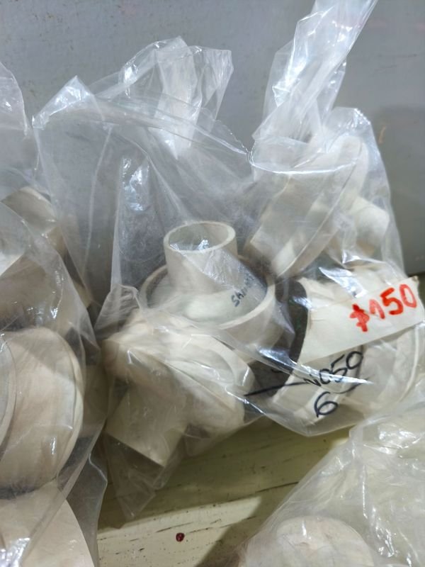 Botellas de plástico vacías y bolsas - imagen 4