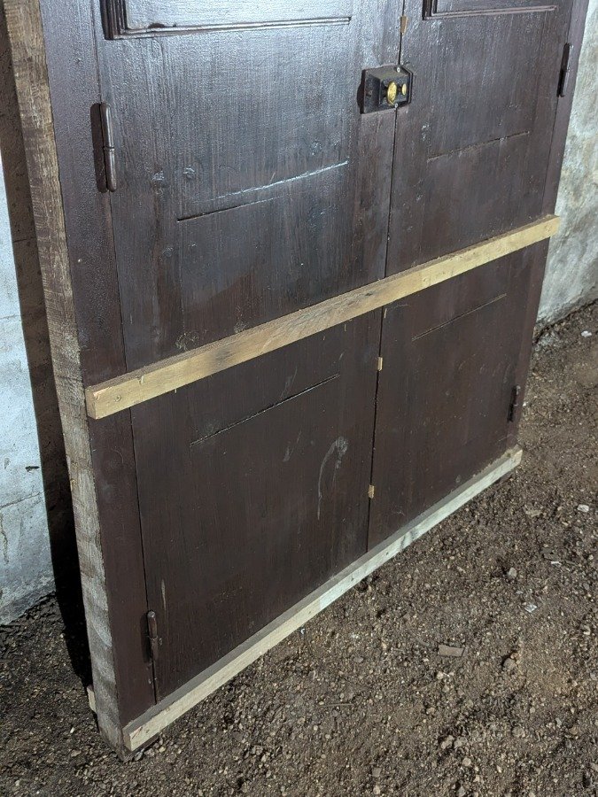 Puerta antigua de cedro con reja y marco de pinotea - imagen 13