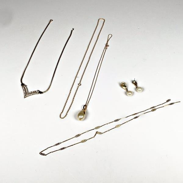 Lote de 5 Piezas de Bisutería: Cadenas con Colgantes y Caravanas - imagen 1