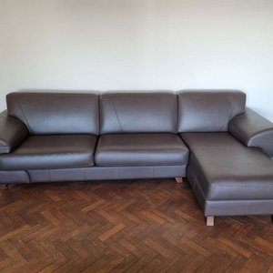 Lote anterior: Sofá Esquinero Moderno Chocolate con Chaise Longue y Patas de Madera