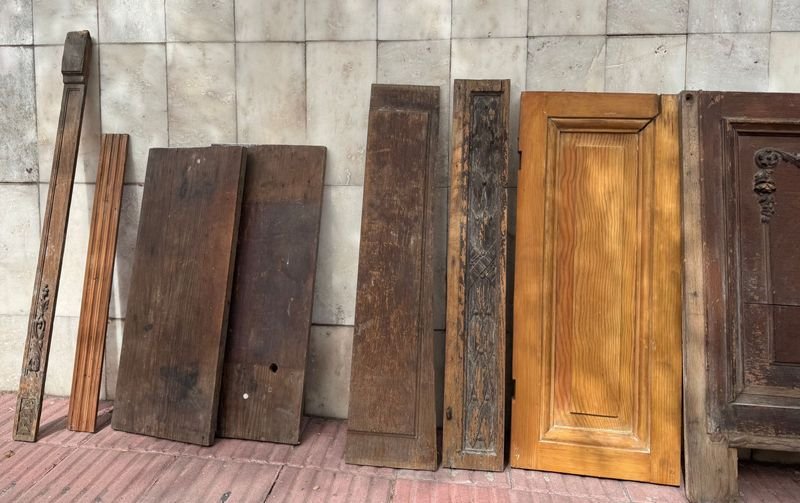Lote de puertas y estantes de madera - imagen 3