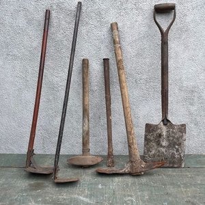 Lote anterior: Lote de Herramientas de Jardinería y Campo: Pala, Pico, Piqueta y Azadas