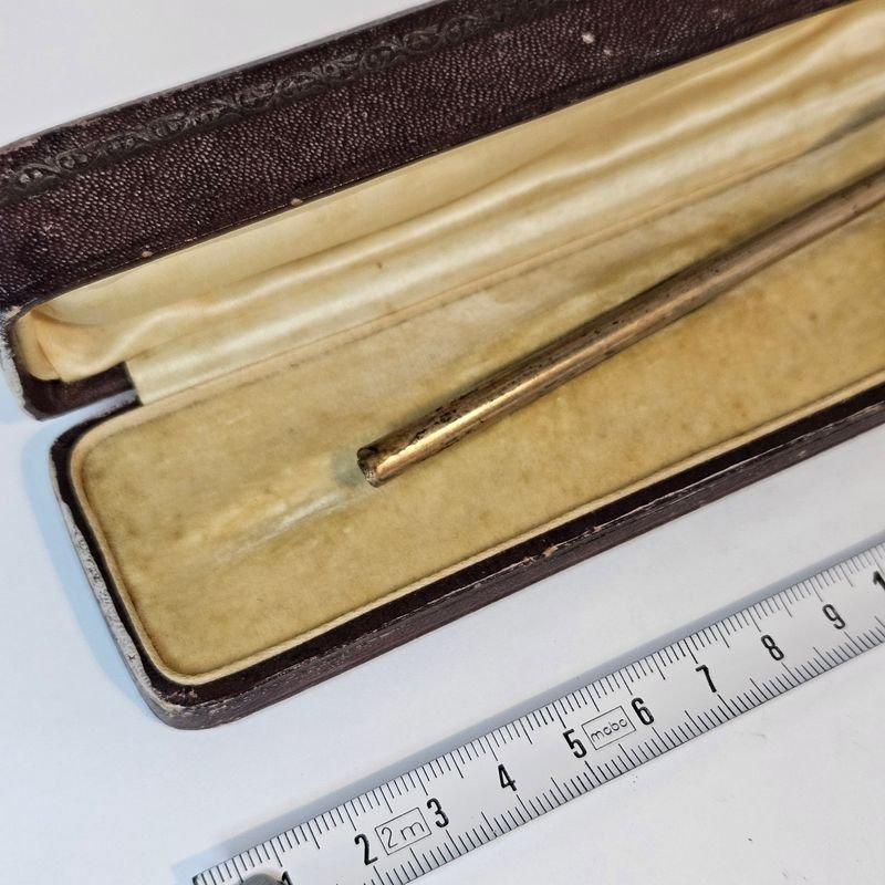 Pluma para escribir con pluma fuente, en su estuche - imagen 3