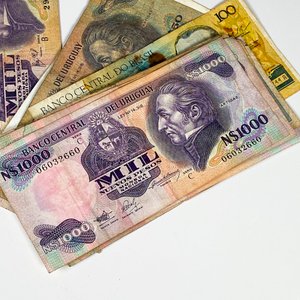 Lote de Billetes Varios: Uruguayos y Brasileños - imagen 5