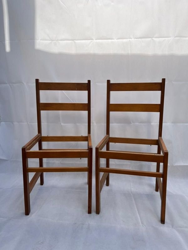 Sillas de madera usadas sin asiento - imagen 1