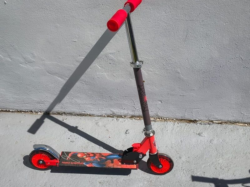 Monopatín para niños en buen estado