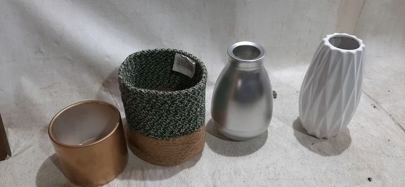 Conjunto de 4 Floreros y Macetas Decorativas