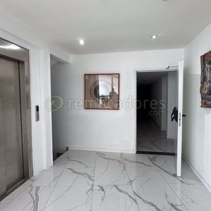 Lote de Mobiliario y Decoración para Espacios Amplios - imagen 10