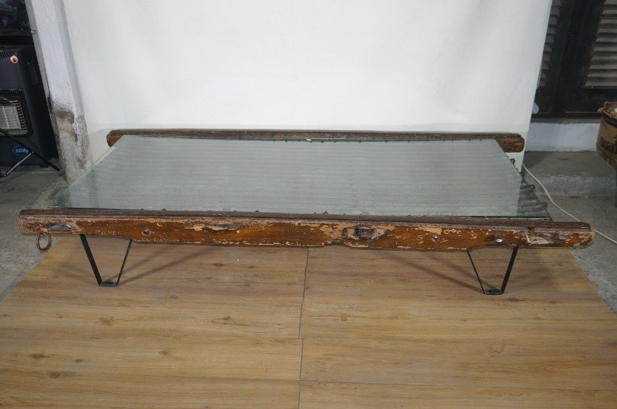 Mesa de madera con estructura metálica y vidrio - imagen 14