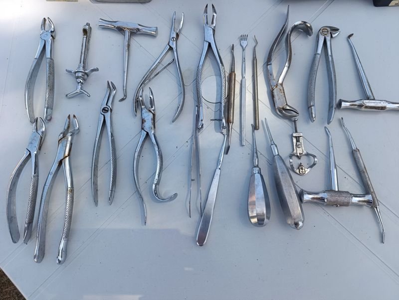 Instrumentos médicos y herramientas en buen estado - imagen 1