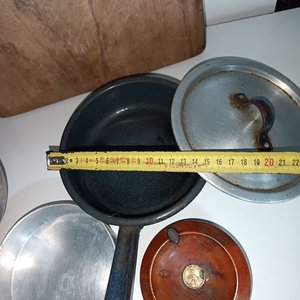 Lote de Utensilios de Cocina: Bandeja Metálica, Tabla de Madera y Más - imagen 4