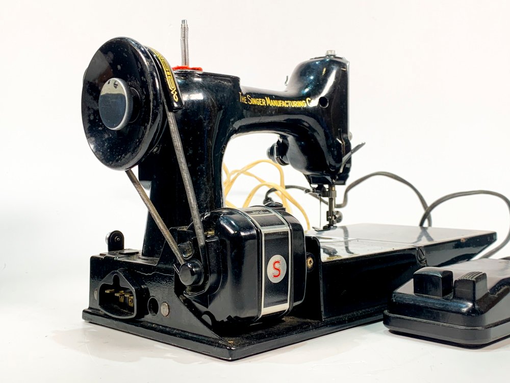 Máquina de coser Singer portátil y con pedal - imagen 5
