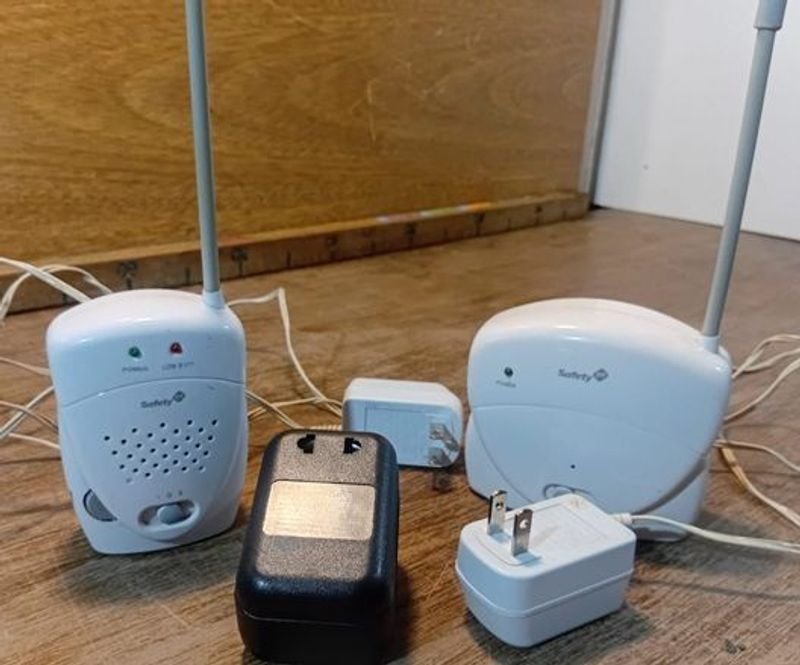 Lote siguiente: Llamada de emergencia para bebés SAFETY funcionando
