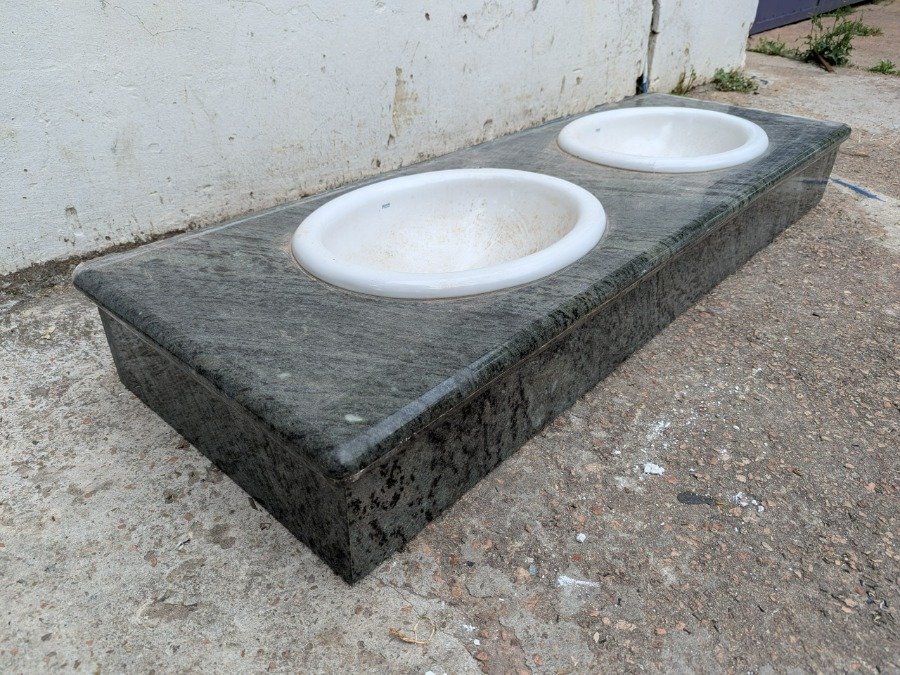 Mesada de baño en granito con doble pileta - imagen 3