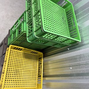 Lote de Cajones Plásticos Apilables Verdes y Amarillos - imagen 2