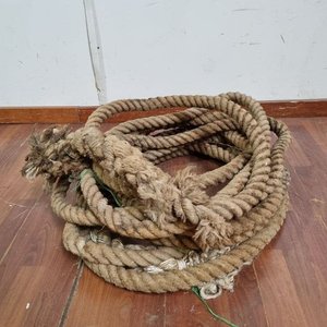 Lote siguiente: Tramo de Cuerda Gruesa de Fibra Natural Trenzada - 10.5 Metros