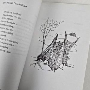 Par de Objetos Intervenidos por Doris Ryffel-Rawak: Candelabro y Reloj de Mesa con Folletos - imagen 8