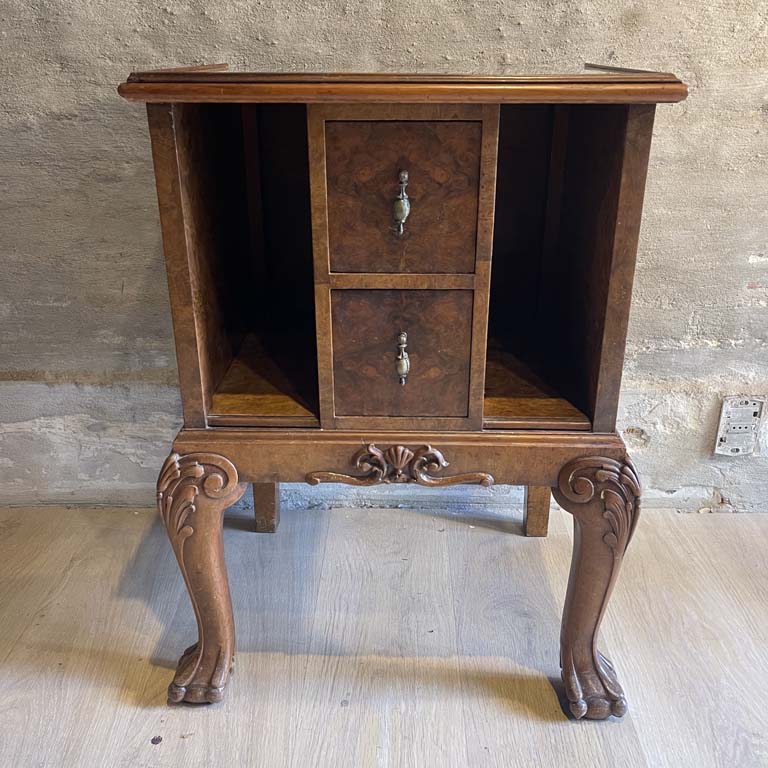 Lote anterior: Mesa Reina Ana con dos cajones y tapa de vidrio - Medidas: 49x38x70cm