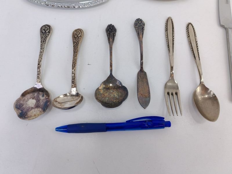Cubiertos y Bandejas Miniatura en Plata y Metal - imagen 3