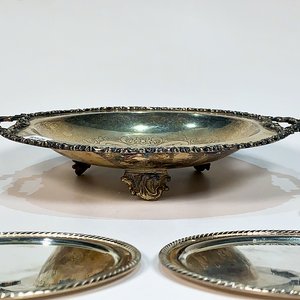 Set de 5 Piezas de Metal Compuesto: Centro de Mesa y 4 Posabotellas - imagen 3