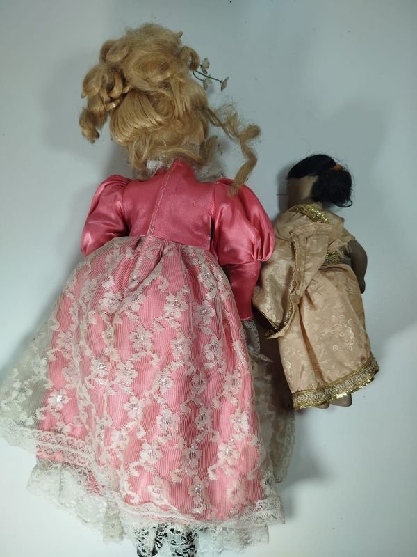 Muñecas de porcelana con vestidos originales - imagen 2