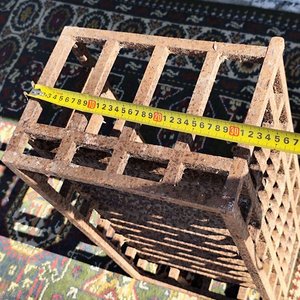 Antiguo Leñero de Hierro Forjado Rectangular con Barrotes Torneados - imagen 7