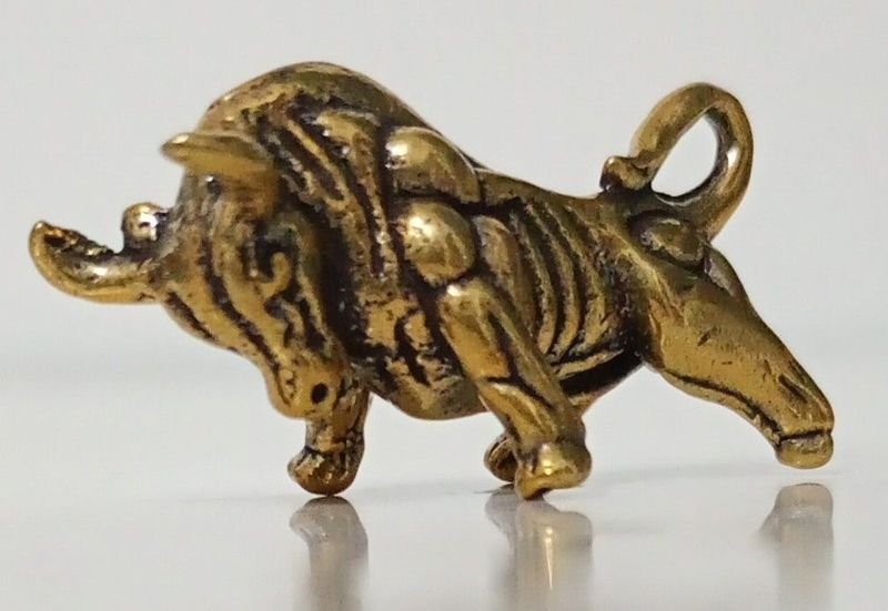Figura Miniatura de Toro en Bronce