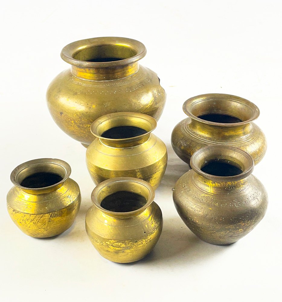 Seis floreros en bronce