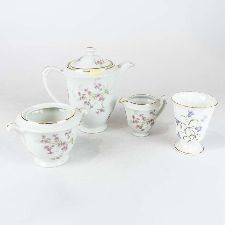 Lote anterior: 3 piezas de servir de porcelana limoges (azucarero sin tapa) y florerito inglés - Medidas: 18 y 8cm 