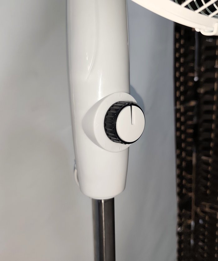 Ventilador de pie recargable a corriente y panel solar nuevo - imagen 4