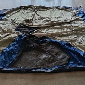 Carpa de Camping Tipo Iglú con Sobretecho y Piso - imagen 7
