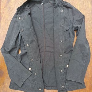 Lote de Ropa Femenina: Chaqueta, Musculosas, Canguro, Short y Más - imagen 12