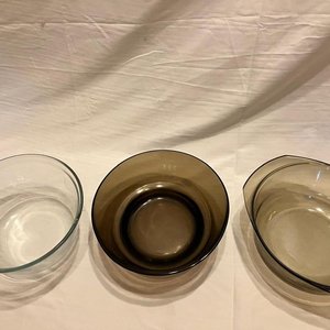 Lote de tres fuentes y bowls de vidrio - imagen 2