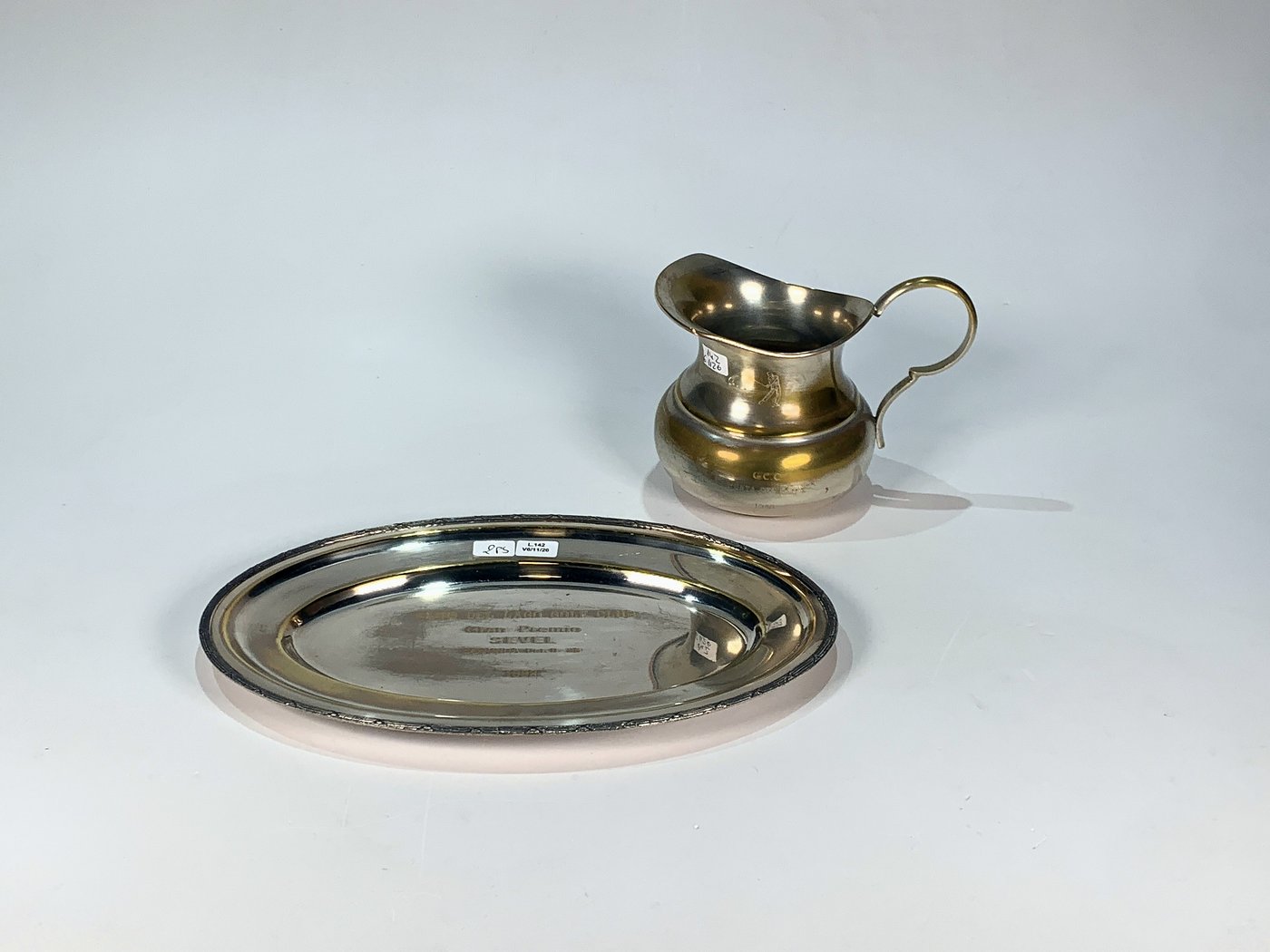 Bandeja Oval EPNS con Monogramas y Jarra "Punta Del Este 1986"