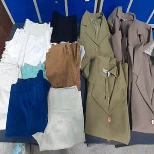 Lote anterior: Lote de Ropa Variada: Shorts, Capris y Chaquetas