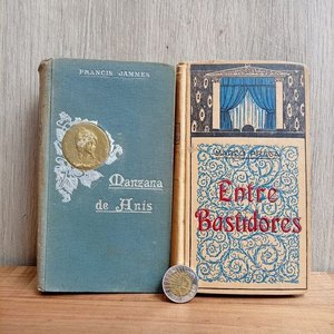 Lote siguiente: Dos Obras Literarias Antiguas: Manzana de Anís de Francis Jammes y Entre Bastidores de Marco Praga