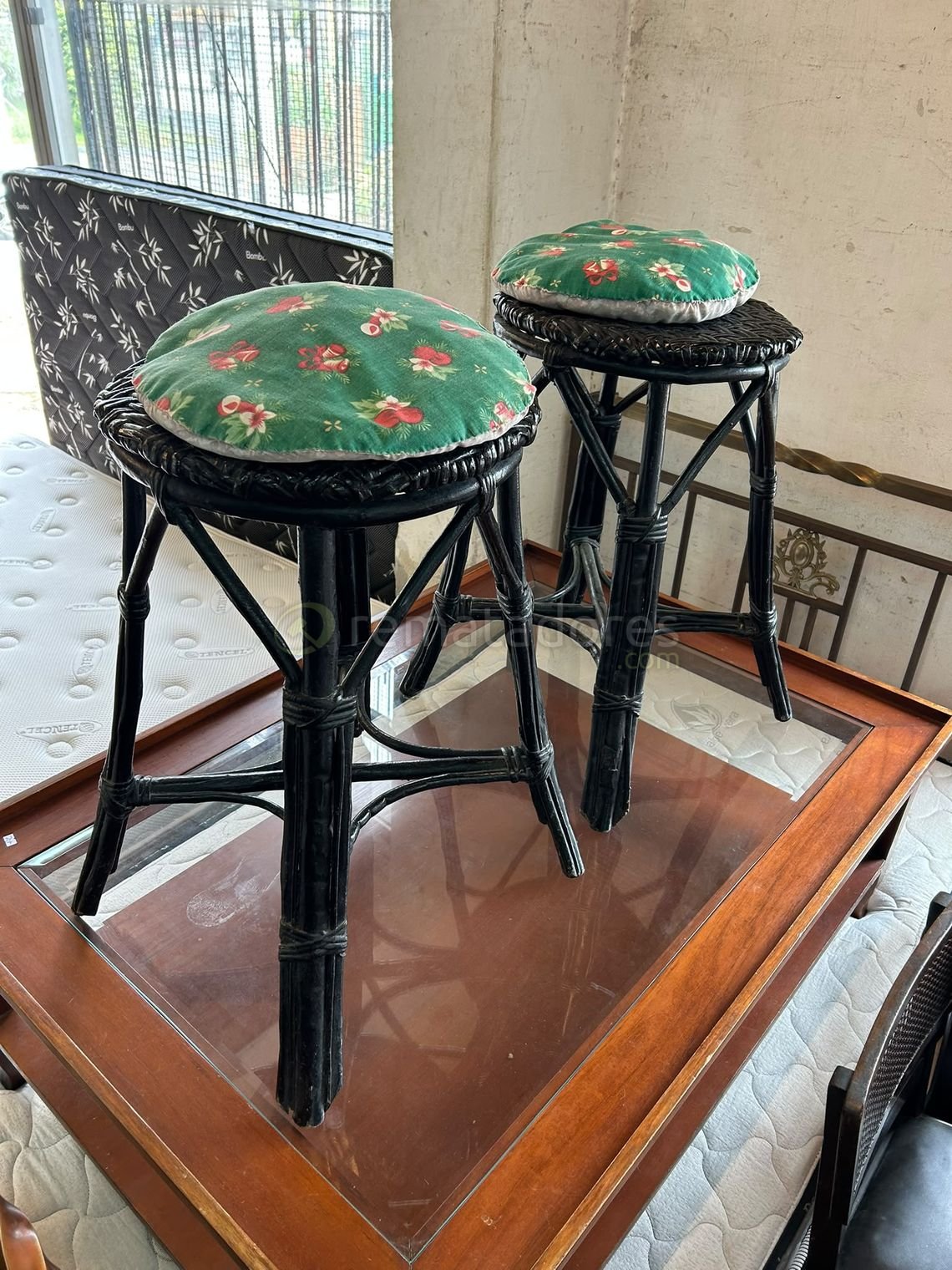 Juego de 2 Banquetas Altas con Tapizado Floral