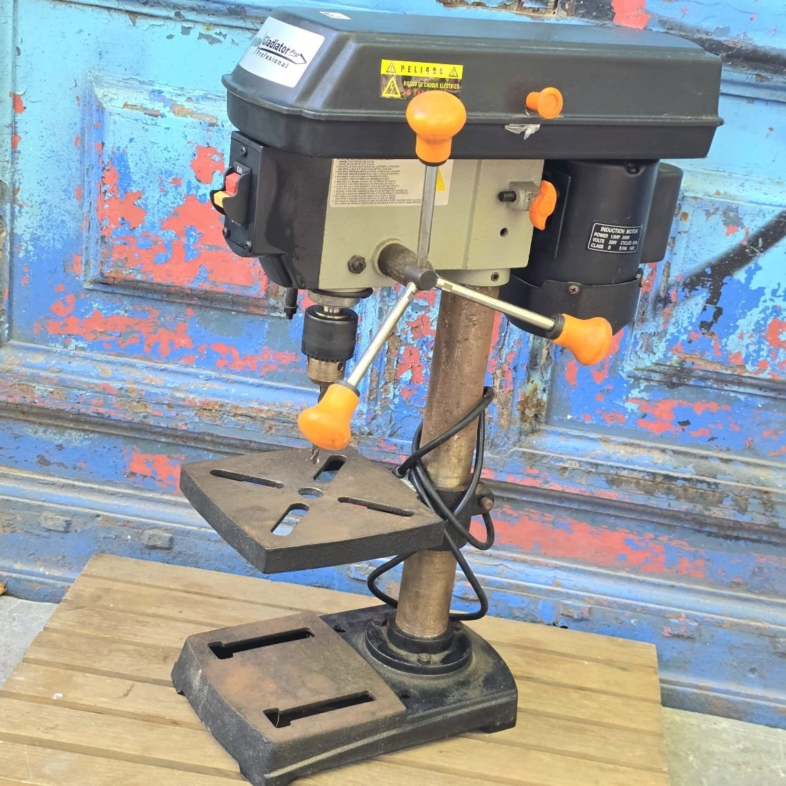 Item lote-09-taladro-de-mesa-gladiator - Image 1