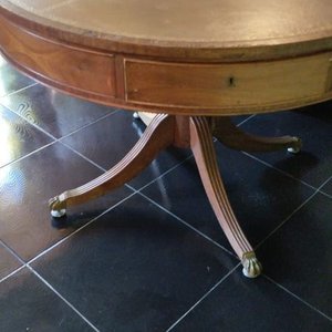 LOTE DESTACADO- hermosa mesa de diseño clasico inglesa - imagen 3