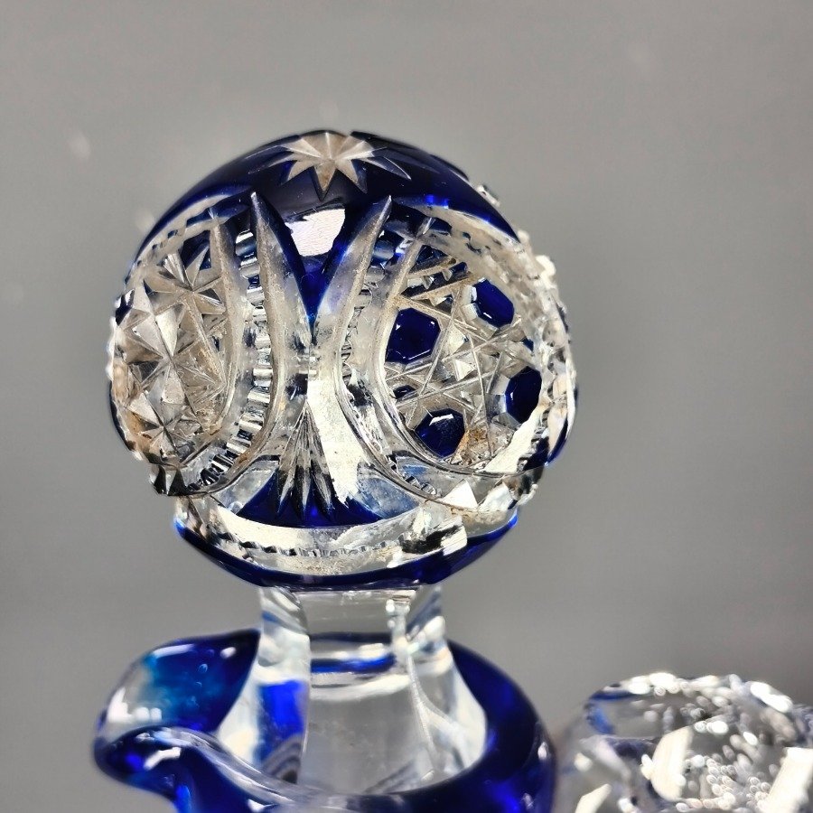 Botellón de cristal tallado en tonos hialinos y azul - imagen 4