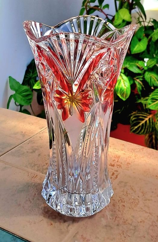 Lote anterior: Florero de vidrio tallado con diseño floral