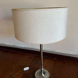 Lámpara de Pie de Peltre con Pantalla Blanca - imagen 1